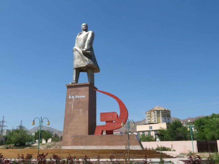 The Lenin Staue in the victory Park of Khujand city