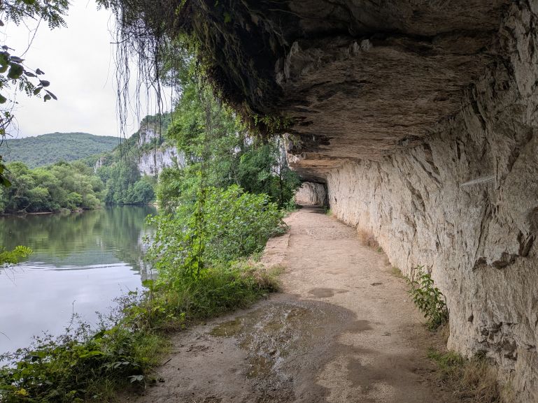 Hiking nect to the Célé river